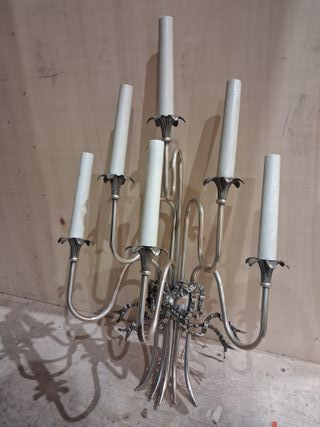 Aplique de pared plateado y blanco