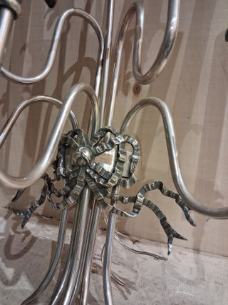 Aplique de pared plateado y blanco