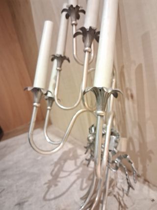 Aplique de pared plateado y blanco