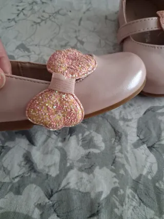 Zapatillas niña lazo brillante rosa