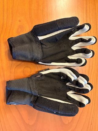 Guantes y rodilleras de hockey Azemad Eclipse.