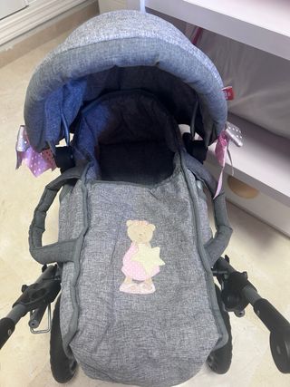 Carro de muñeca gris con lazo