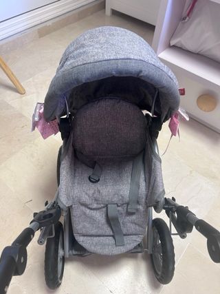 Carro de muñeca gris con lazo