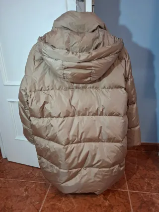 Plumas Zara oversize beige talla xs.