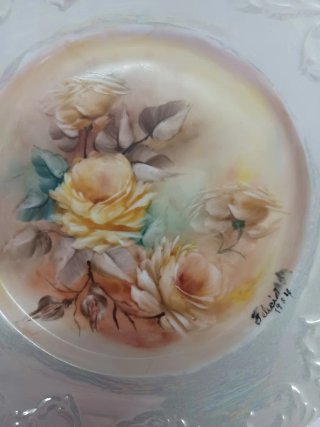 Prato decorativo pintado à mão com rosas