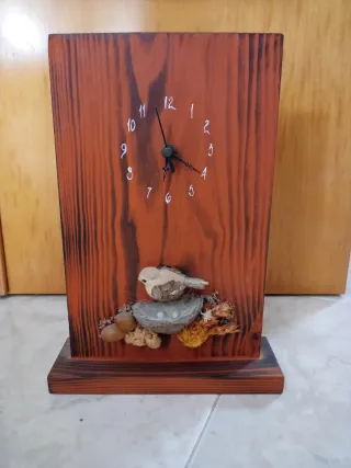 Reloj de Madera Decorativo con Nido y Pájaro