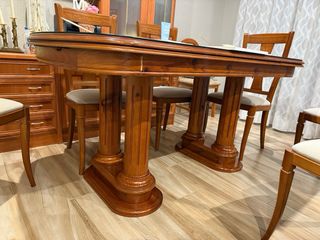 Mesa de salón grande de madera