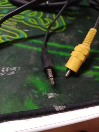 Cable de video RCA y Micro USB