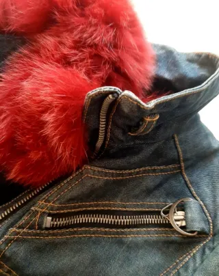 Chaqueta vaquera Exte con cuello rojo