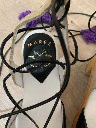 Sandalias MARZEZ negras y moradas