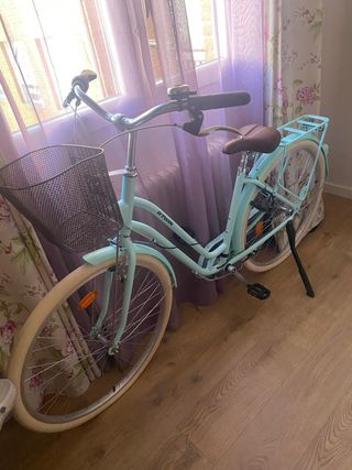 Bicicleta paseo verde mint con cesta