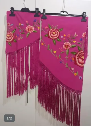 Mantoncillo bordado para niña