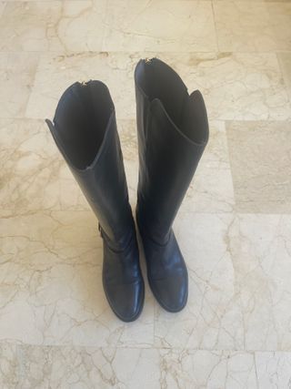 Botas altas de piel negras
