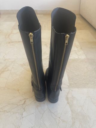 Botas altas de piel negras