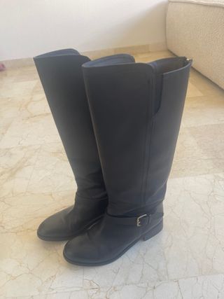 Botas altas de piel negras