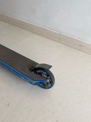 Patinete scooter azul y negro