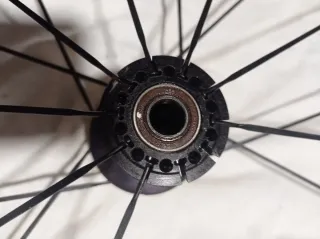 Rueda Mavic CXR Carbono CX-01 le faltan 4 radios