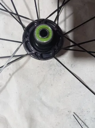 Rueda Mavic CXR Carbono CX-01 le faltan 4 radios