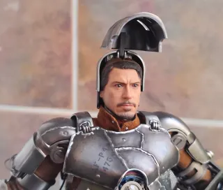 Hot Toys Iron Man Mark I 1/6 DIECAST