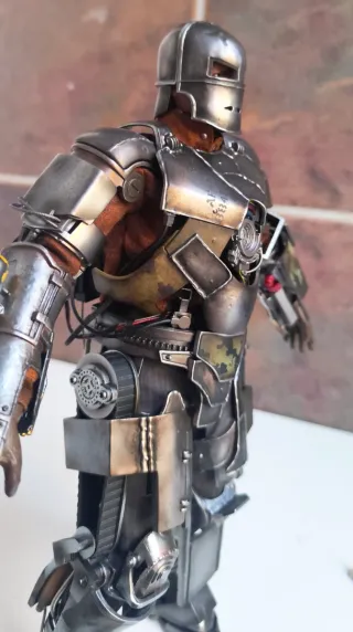 Hot Toys Iron Man Mark I 1/6 DIECAST