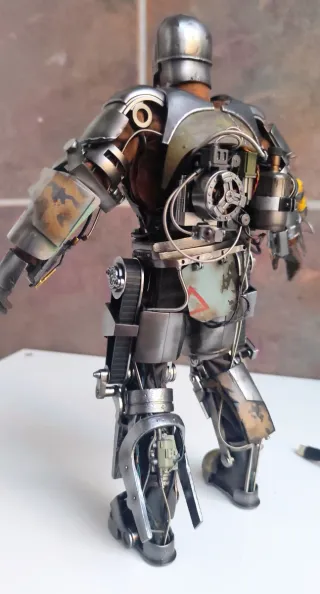 Hot Toys Iron Man Mark I 1/6 DIECAST