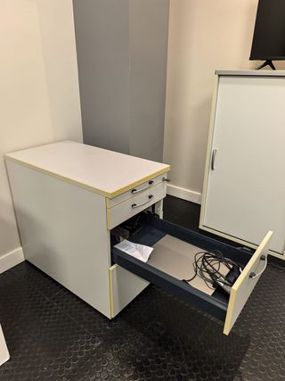 Mesa auxiliar de oficina 3 cajones