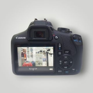 CAMARA CANON EOS 2000D + OBJETIVO EFS 18-55MM + FUNDA + CARGADOR + ACCESORIO