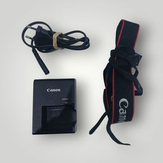 CAMARA CANON EOS 2000D + OBJETIVO EFS 18-55MM + FUNDA + CARGADOR + ACCESORIO