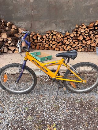 Bicicleta infantil amarilla