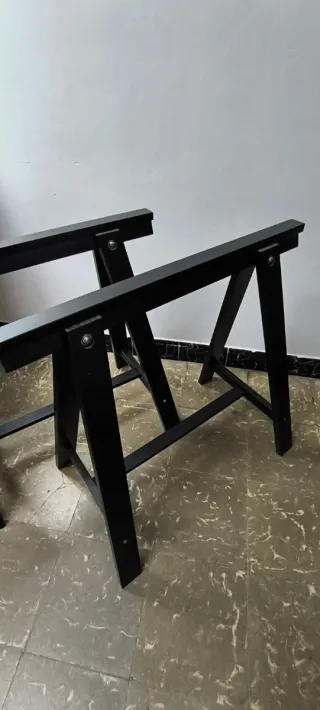 2 Cavalletti in legno neri ODDVALD di Ikea