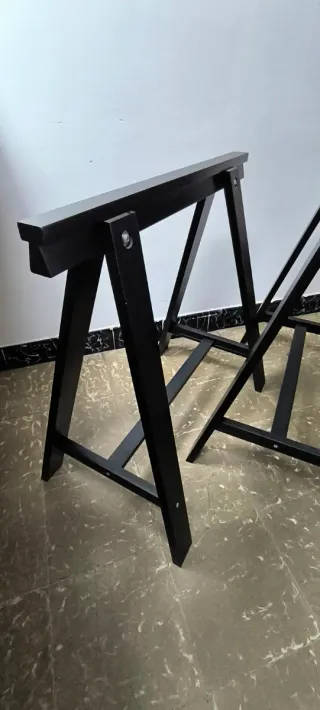 2 Cavalletti in legno neri ODDVALD di Ikea