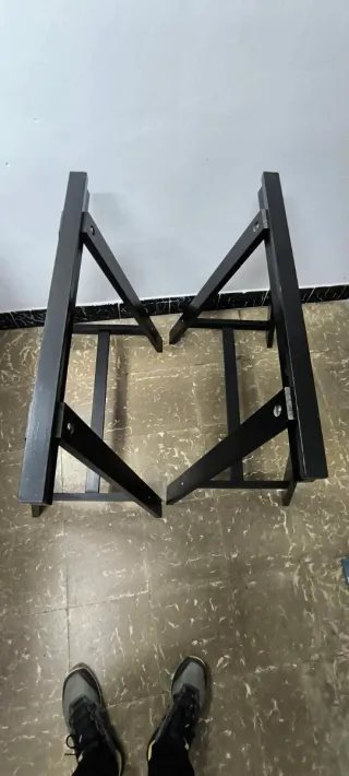 2 Cavalletti in legno neri ODDVALD di Ikea