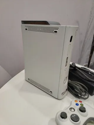 Consola Xbox 360 Blanca + 4 Mandos +4 juegos