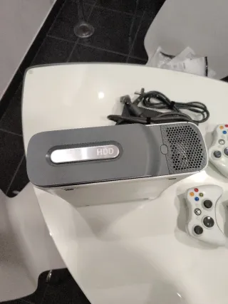 Consola Xbox 360 Blanca + 4 Mandos +4 juegos