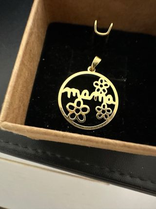 Colgante oro 18k mama con flores