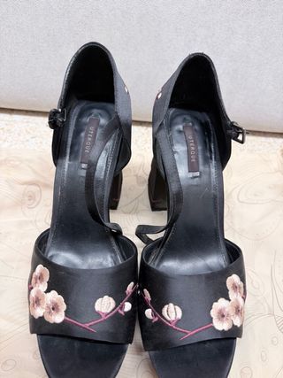 Zapatos de tacón Uterqüe seda bordada T40