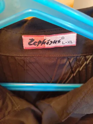 Blusa negra transparente con volantes