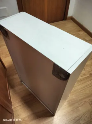 Armario de baño blanco