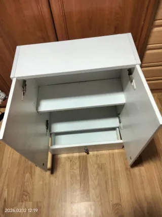 Armario de baño blanco