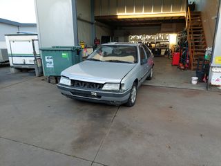 Guarda lamas esquerdo Peugeot 405