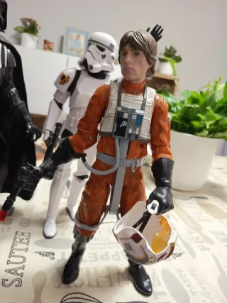 4 Figuras Star Wars Realistas los 4 por 80€