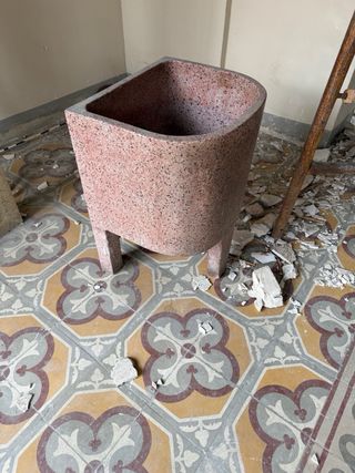 Pila de piedra rústica