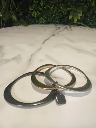 Pulseras Uterqüe Dorada y Plateada.