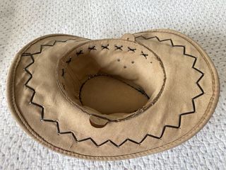 Gorro cowboy beige con costuras, nuevo