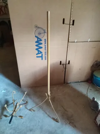 Perchero de pie metal beige/dorado