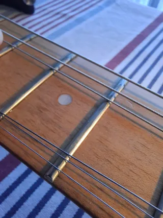 Guitarra Yamaha 421DM