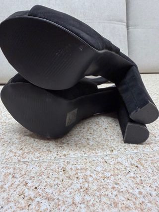 Zapatos de tacón negros talla 39