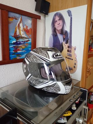 Casco de moto con diseño