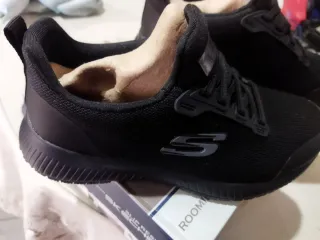 Zapatillas Skechers Mujer Negras,precio real 70 €