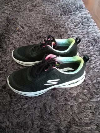 Zapatillas Skechers Talla 36.5 Negro/Rosa